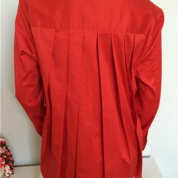 Difference Red Pleated Back Blouse - Picture 4 of 5